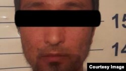 Кармалган блогер. Сүрөт Бишкек ШИИБне таандык.