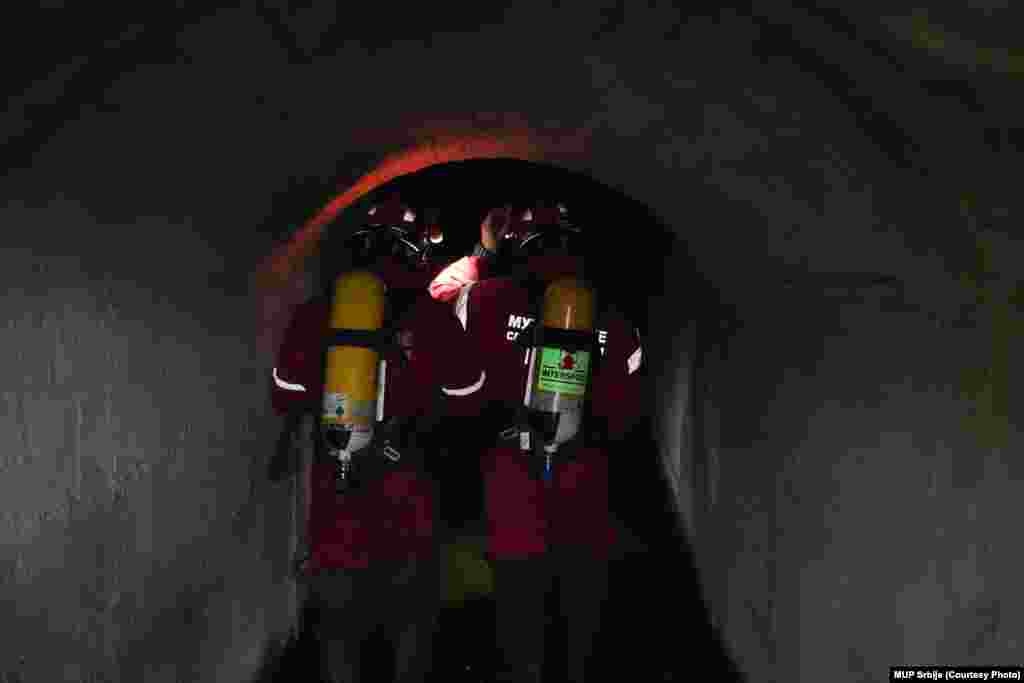 Potraga za dvogodišnjom devojčicom koja je nestala 26. marta oko 13 časova u naselju Banjsko Polje ušla je u treći dan.