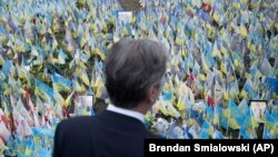 Держсекретар США Ентоні Блінкен вклонився народному меморіалу загиблим українським воїнам на Майдані незалежності у Києві. Україна, 14 травня 2024 року