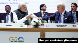 Indijski premijer Narendra Modi (levo) i predsednik Sjedinjenih Američkih Država (SAD) Džozef Bajden (Joseph Biden) na samitu G20 u Nju Delhiju, 9. septembar 2023. 