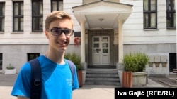 Andrej Drobnjaković ispred Matematičke gimnazije, 20.6.2024.