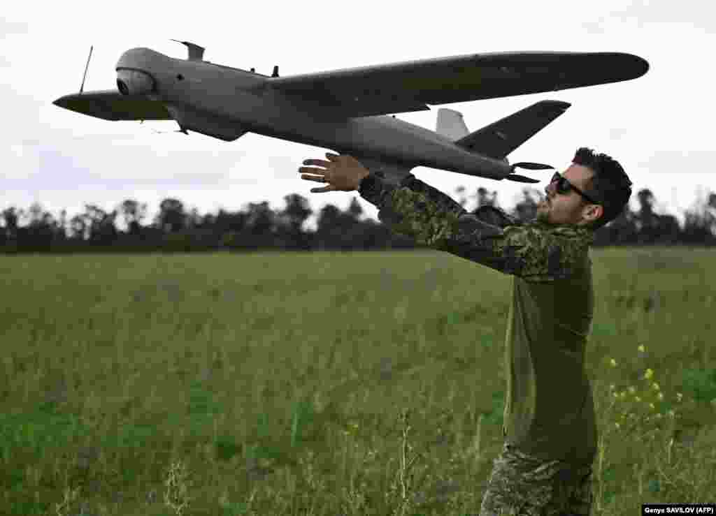 A Leleka, más néven Gólya egy ukrán pilóta nélküli légi jármű (UAV), amelyet légi felderítésre terveztek.&nbsp;Az egység nagyméretű Leleka&ndash;100 drónja, amely egy modellrepülőgépre hasonlít, körülbelül harminchétezer euróba (tizenhárommillió forintba) kerül