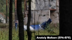 Ostaci aviona koji se srušio u blizini sela Kuženkino, u Rusiji, 24. avgust 2023.