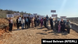 Protest građana zbog planiranih novih građevinskih radova na izgradnji solarnih elektrana u blizini njihovih kuća; 23. mart 2024. 