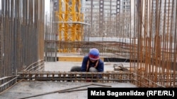 სამშენებლო მოედანი თბილისის ერთ-ერთ სამშენებლო ობიექტზე, 2024 წლის მარტი