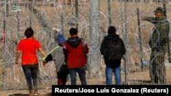 Мексика аркылуу АКШга өтүүгө аракет кылган мигранттар. Сүрөттүн жаңылыкка тиешеси жок. 