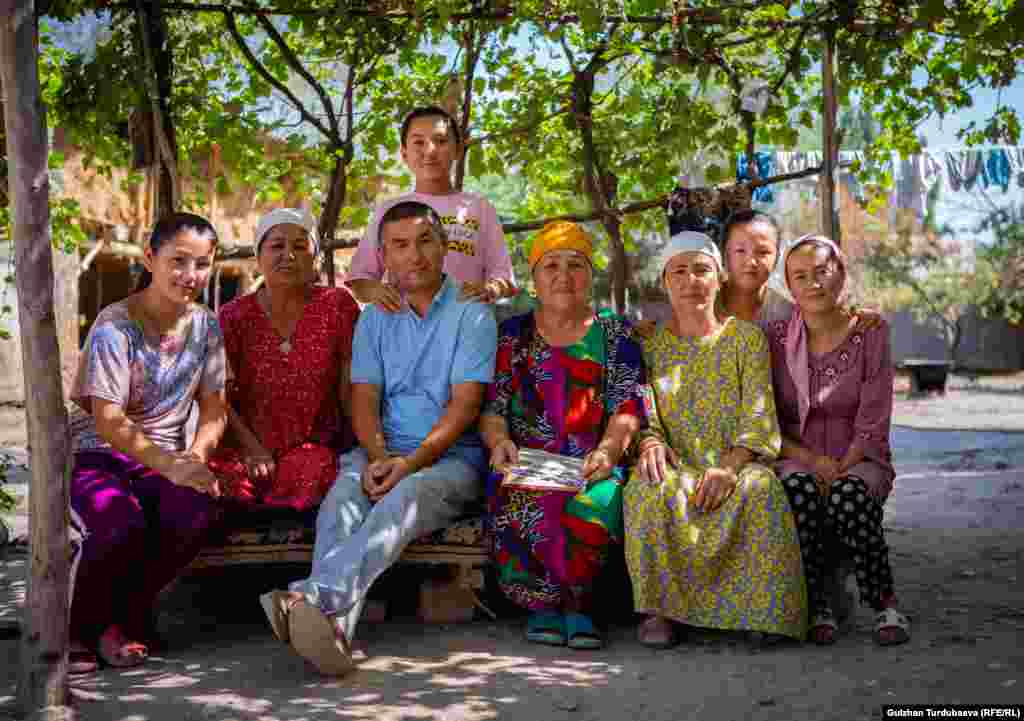 Asema ima punu podršku rodbine, pogotovo bake i djeda.