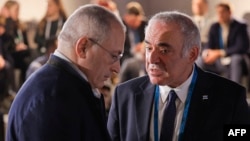 Гари Каспаров и Михаил Ходорковски участваха в панелна дискусия по време на конференцията по сигурността в Мюнхен. 