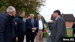 Višković (u sredini) u posjeti Novom Gradu, 18. maj