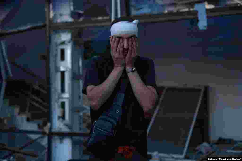 Povrijeđeni muškarac na mjestu udara.