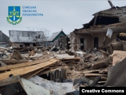 Зруйнована будівля на Сумщині