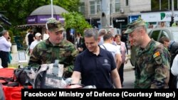 Ministrul Apărării, Anatolie Nosatîi, în Piața Marii Adunări Naționale din Chișinău de Ziua Europei, 9 mai 2024.