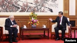 Ish-kryediplomati amerikan, Henry Kissinger në takim me presidentin kinez, Xi Jinping.