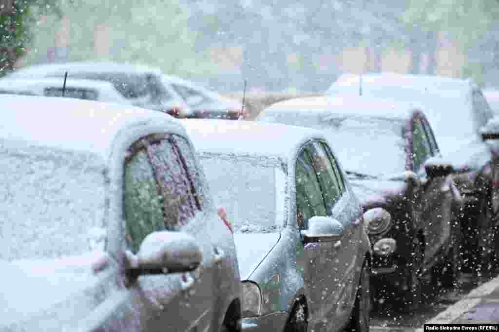 Iz&nbsp;Federalnog hidromteorološkog zavoda BiH najavili su slično vrijeme za naredne dane. Bit će oblačno, u&nbsp;nizinama sa kišom ili susnježicom, a u višim područjima sa snijegom.&nbsp;