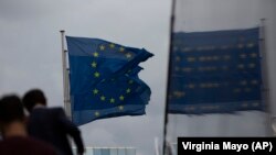 Flamuj të BE-së. Fotografi nga arkivi.