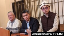 Ырыс Жекшеналиевдин иши боюнча соттук отурум. (Ырыс Жекшеналиев оң жактан биринчи) 7-февраль, 2024-жыл.