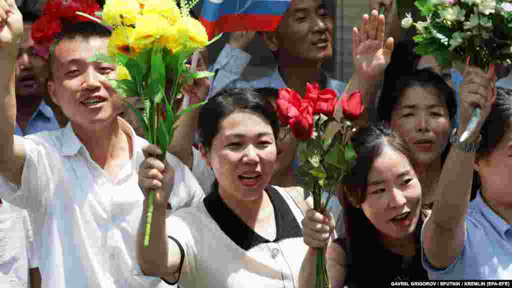 Kim megígérte országa &bdquo;teljes támogatását és szolidaritását az orosz kormánynak, hadseregnek és népnek az ukrajnai különleges katonai művelet végrehajtásában a szuverenitás, a biztonsági érdekek és a területi integritás védelme érdekében&rdquo;