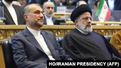 ابراهیم رئیسی رئیس جمهور پیشین ایران و امیرحسین عبداللهیان وزیر خارجه وی که در سانحه هوایی جان دادند 