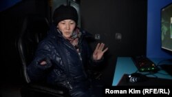 Бактыгүл түнкүсүн ушул жерде отуруп уктап, таң атырат