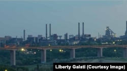 Cel puțin câteva sute de tone de materii prime au fost scoase în ultimele luni din combinat, deși fuseseră aduse aici ca parte a procesului de producție