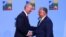 Jens Stoltenberg NATO-főtitkár és Orbán Viktor Vilniusban 2023. július 11-én