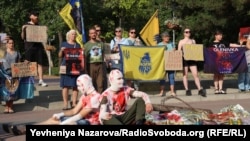 Komemoracija povodom godišnjice pogibije ukrajinskih ratnih zarobljenika u koloniji u Olenivki, Zaporižje, 28. juli 2024.