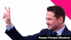 Кметът на столицата Варшава Рафал Тшасковски от ГК беше преизбран още на първия тур с резултат от 57,41 процента.