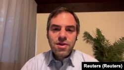 MillitantWire.com изилдөө борборунун негиздөөчүлөрүнүн бири жана редактору Лукас Уэббер.