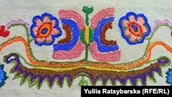 Олена Лазько ще студенткою почала вивчати українську вишивку