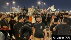 Proteste la Bagdad față de arderea Coranului de către radicali de extremă dreapta danezi în fața ambasadei Irakului de la Copenhaga, în cursul week-endului 29-30 iulie 2023. Proteste similare, ba chiar o tentativă de incendiere, au vizat recent ambasada Suediei. 