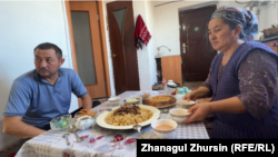Сагындык Нурымбетов жубайы менен.