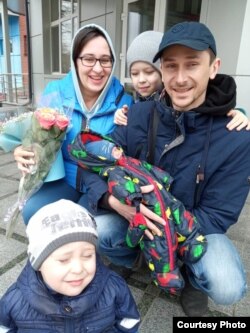 Виписка родини з найменшим Павлом