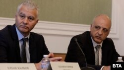 Председателят на ДАНС Пламен Тончев и началникът на НСО Емил Тонев в комисията за контрол на спецслужбите.