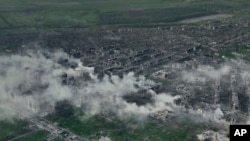 Панорама знищеного внаслідок бойових дій міста Бахмут у Донецькій області