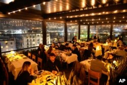 Стамбулдагы Каракой районундагы ресторан. 23-март, 2024-жыл.