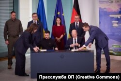 Украинанын президенти В.Зеленский менен Германиянын канцлери О.Шольц . Берлин. 16.2.2024.