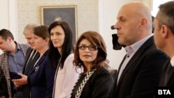 Кандидатката за премиер от ГЕРБ Мария Габриел и депутати от партията