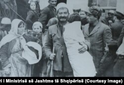 Të mbijetuar të masakrave në Çamëri, fotografi e vitit 1946.