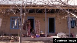 Өзүнө кол салган аялдын үйү.