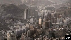 «Я можу підтвердити, що Чеська Республіка отримала запрошення на саміт у Джидді, Саудівська Аравія, рівень представництва вирішується», – Деніел Дрейк