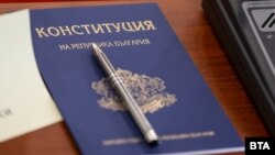 "Продължаваме промяната - Демократична България", ГЕРБ-СДС и ДПС ще внесат и разгледат общ проект за промени в конституцията 