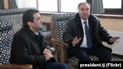 Муаллифони гузориш президент Эмомалӣ Раҳмонро танқид кардаанд, ки аз соли 1992 боз қудратро дар Тоҷикистон ба даст дорад 