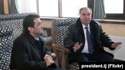 Эмомали Рахмон уулу Рустан Эмомали менен.