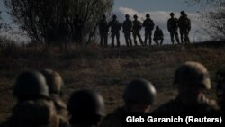 Володимир Зеленський сказав, що йдеться про комплексні речі, які мають опрацьовувати військове керівництво та Міноборони і які мають бути представлені Ставці для затвердження. 