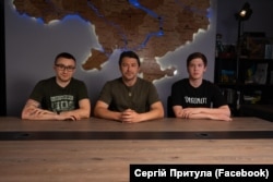 (Зліва направо) Сергій Стерненко, Сергій Притула та Ігор Лаченков, волонтери.