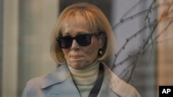 Журналистката Е. Джийн Карол