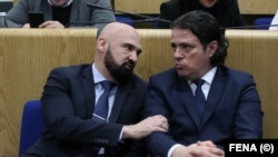 Ministri policije i financija Federacije BiH Ramo Isak i Toni Kraljević, na sjednici Parlamenta u Sarajevu, 25. 1. 2024.