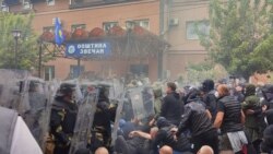 Përleshje mes protestuesve serbë dhe pjesëtarëve të KFOR-it