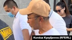 Олжобай Шакир бөгөт чарасы каралган сот учурунда. 24-август, 2023-жыл
