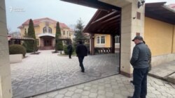 Ош мэриясы Матраимовдун үйүнүн тосмосун бузду